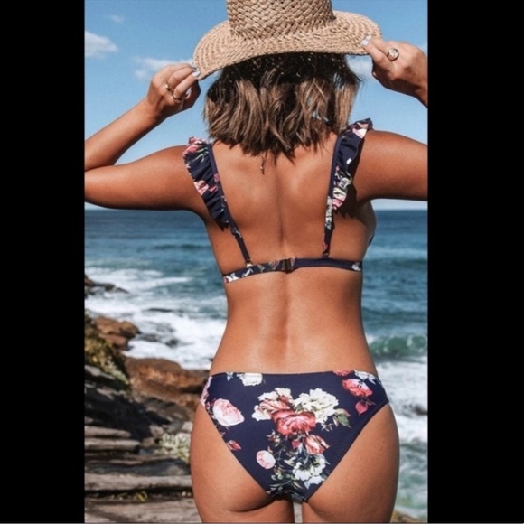 CUPSHE | BWOT Floral Bikini Set Sz Medium - Picture 4 of 7